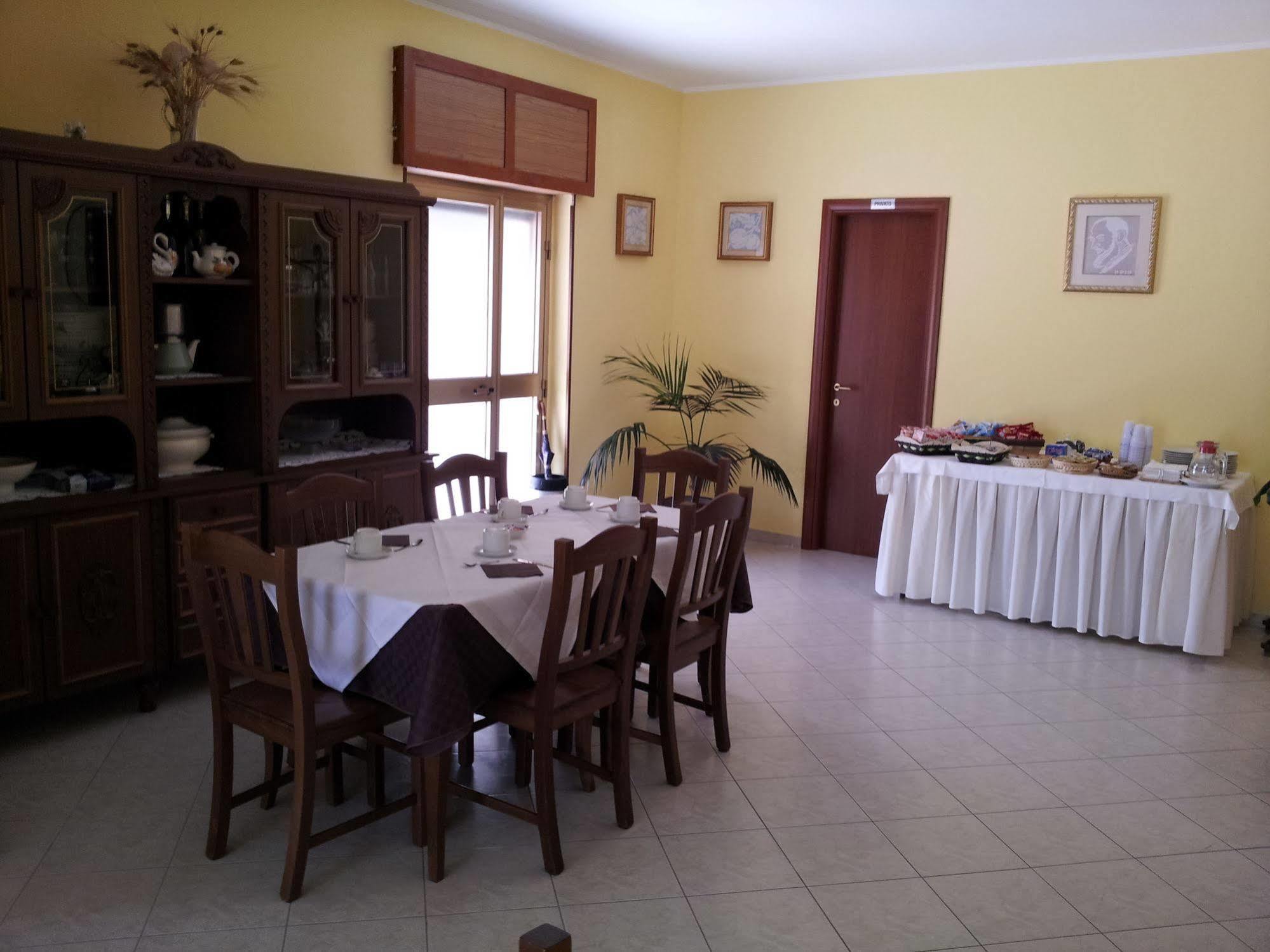 Holiday B&B Vico Del Gargano Eksteriør bilde